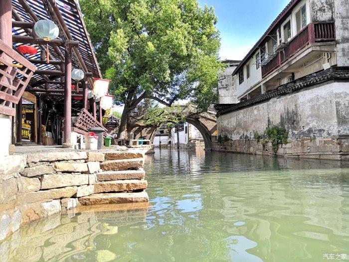 努力跳跃